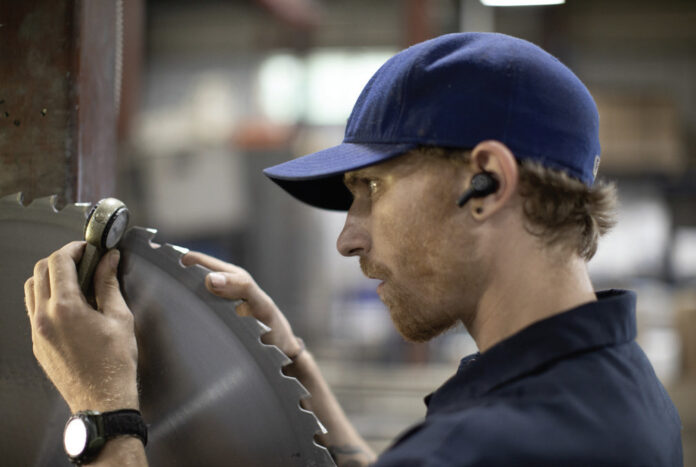 custom saw blade manufacturer worker